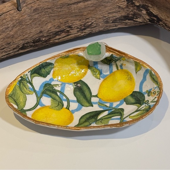Lemon Patterned Decorative Clamshell - Picture 8 of 8
